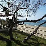 Отель E Il Faro Аччароли